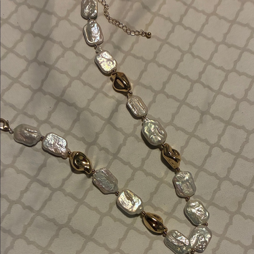 Gold and Iridescent Pearl-Link Necklace - Women Jewelry
